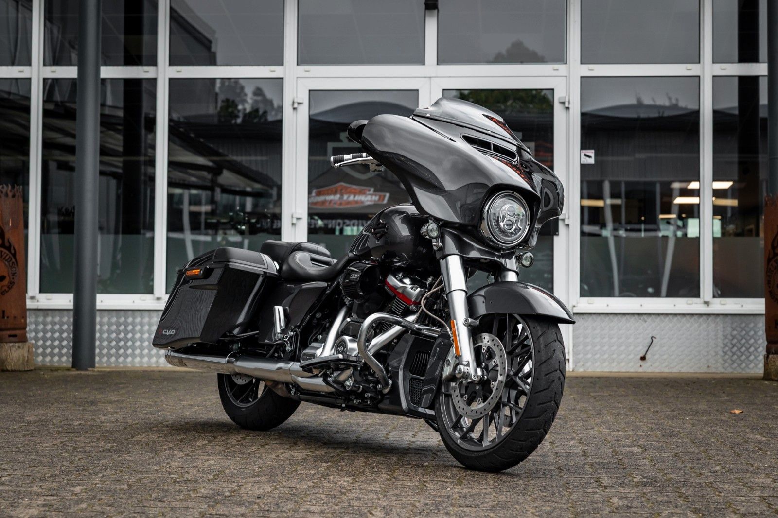 Fahrzeugabbildung Harley-Davidson FLHXSE CVO Street Glide 117 Cui - JEKILL & HYDE