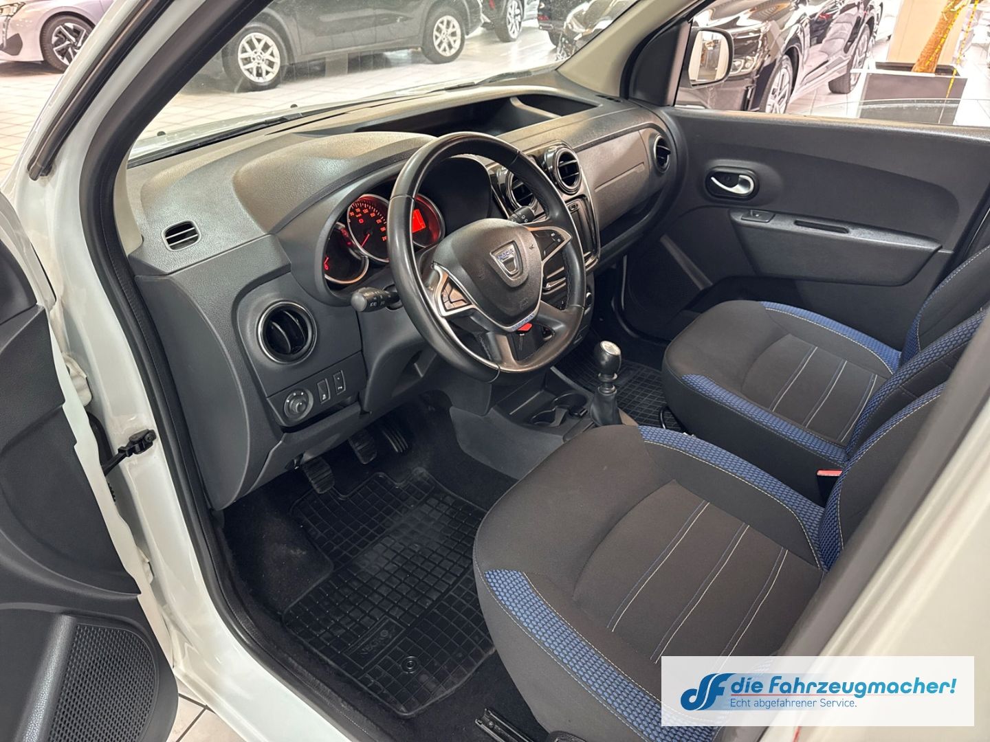 Fahrzeugabbildung Dacia Dokker Stepway Plus Navi Fahrerprofil DAB SHZ Rü