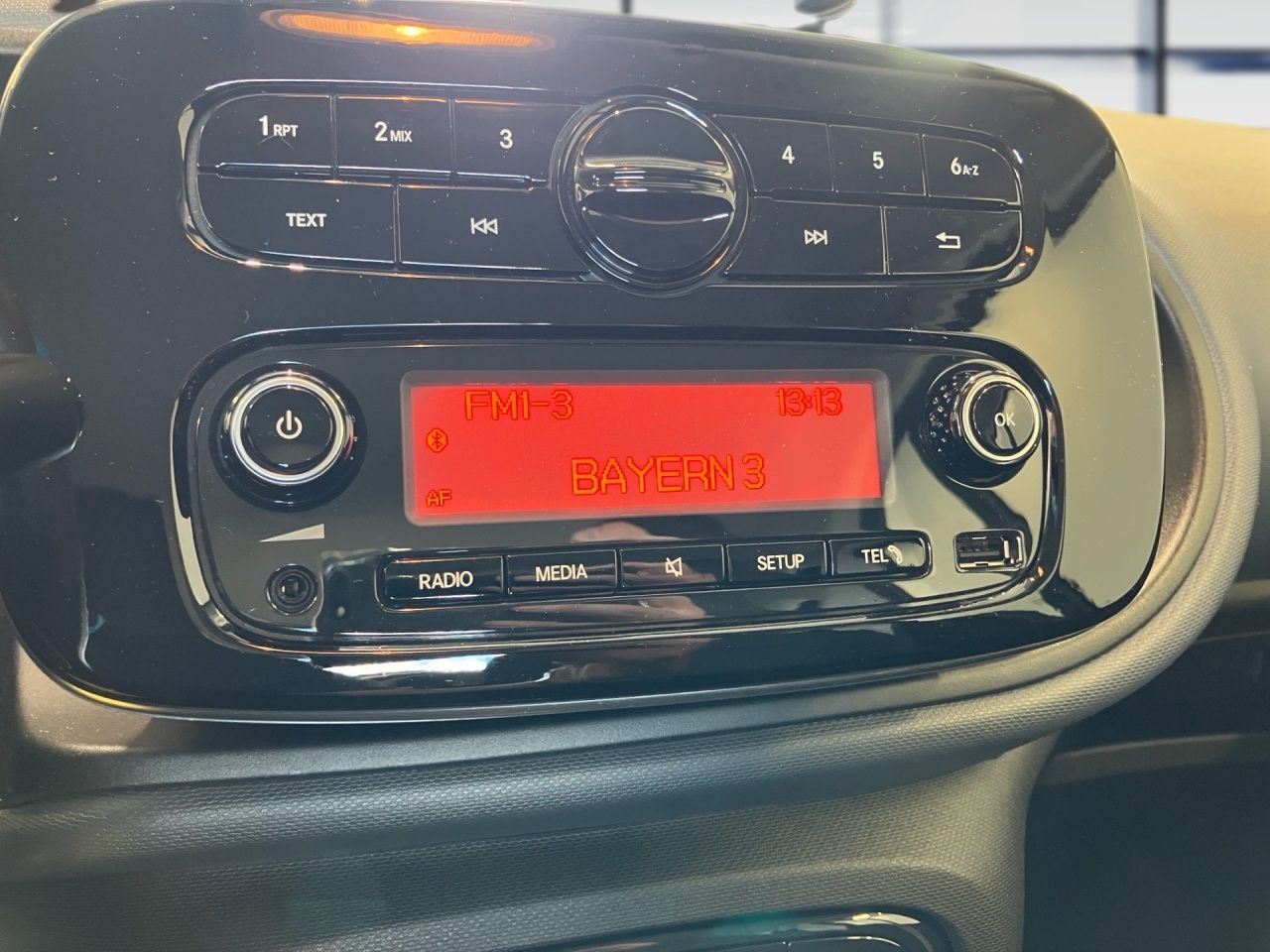 Fahrzeugabbildung Smart smart EQ fortwo 22KW+SITZHEIZ+KLIMAAUTO+DAB+USB