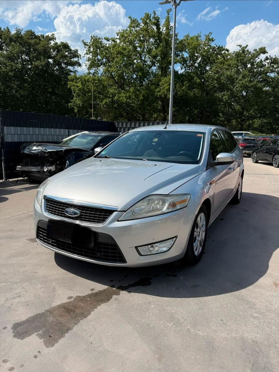 Ford Mondeo 2009 — rear view