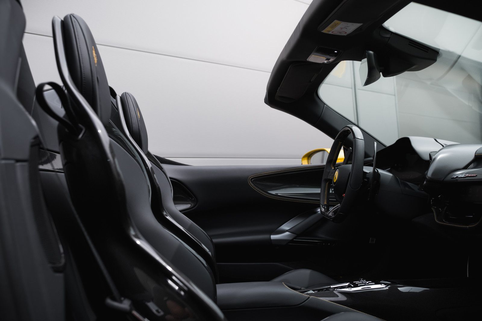 Fahrzeugabbildung Ferrari SF90 Spider-Giallo Montecarlo-Carbon-Lift-360´´