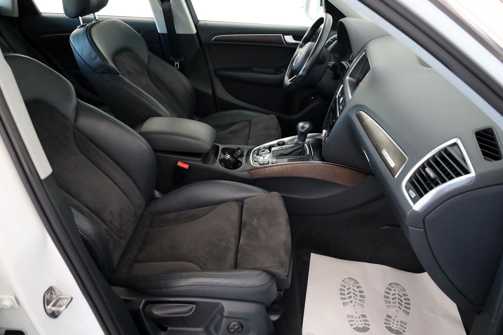 Fahrzeugabbildung Audi Q5 2.0 TDI quattro T.Leder,Navi,Xenon,Panorama