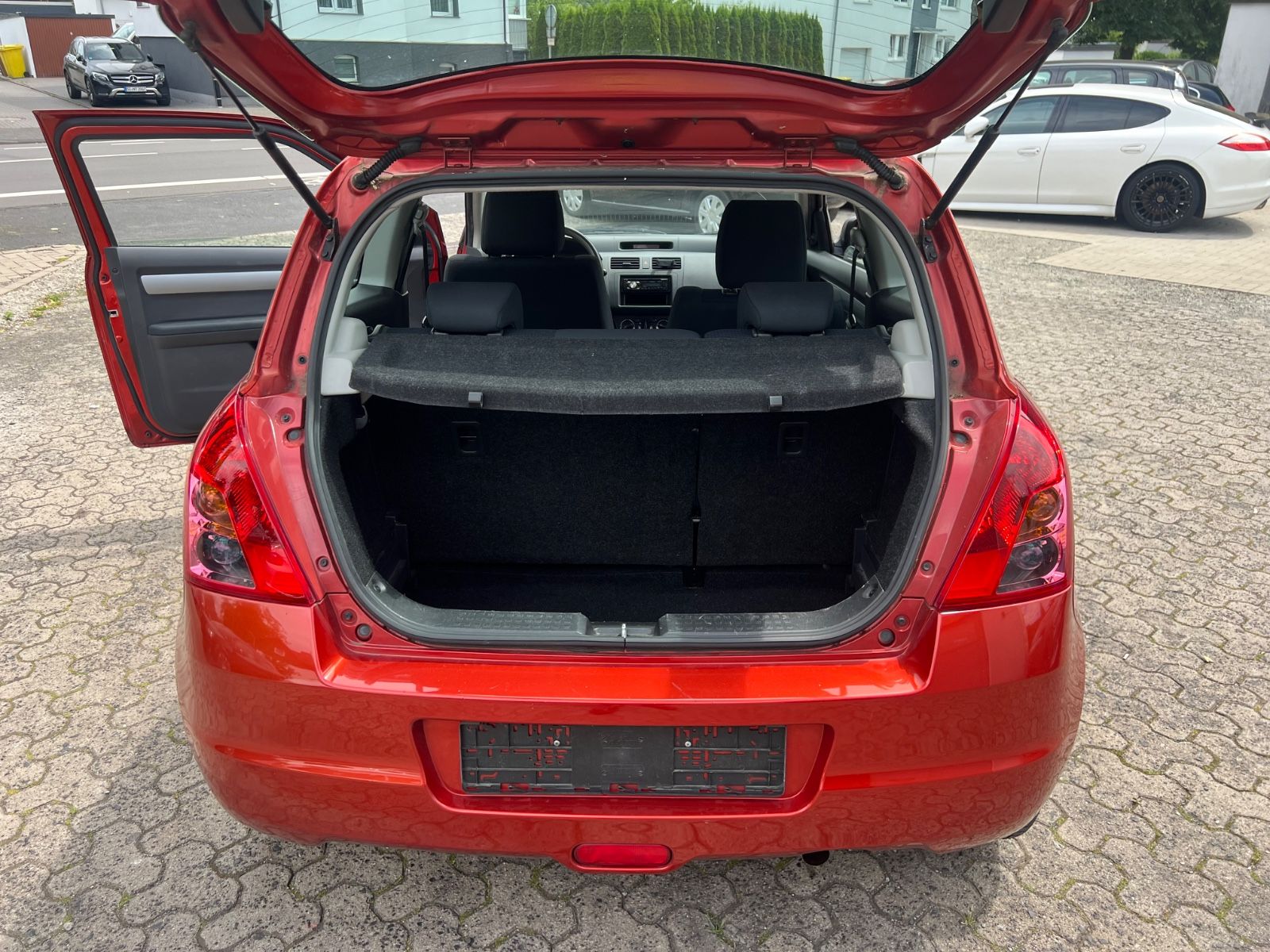 Fahrzeugabbildung Suzuki Swift Lim. * 5.GANG GERÄUSCHE*