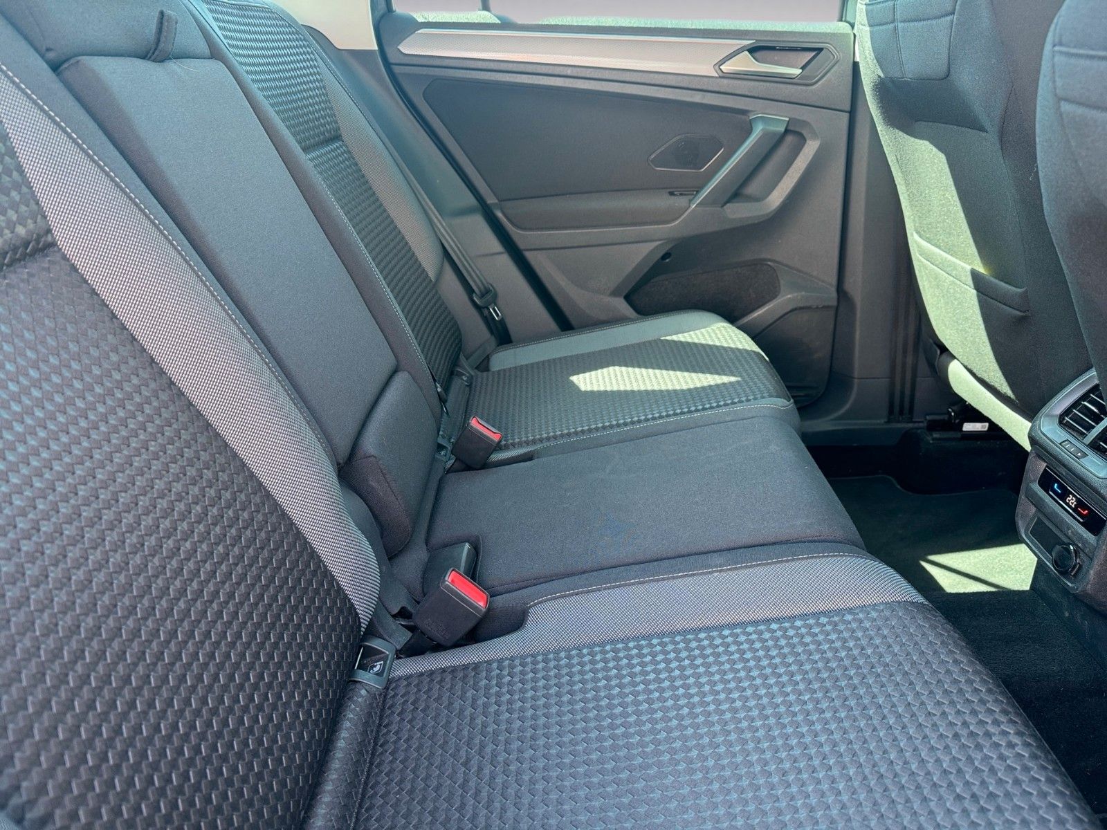 Fahrzeugabbildung Volkswagen Tiguan Life ACTIVE 1.5 TSI