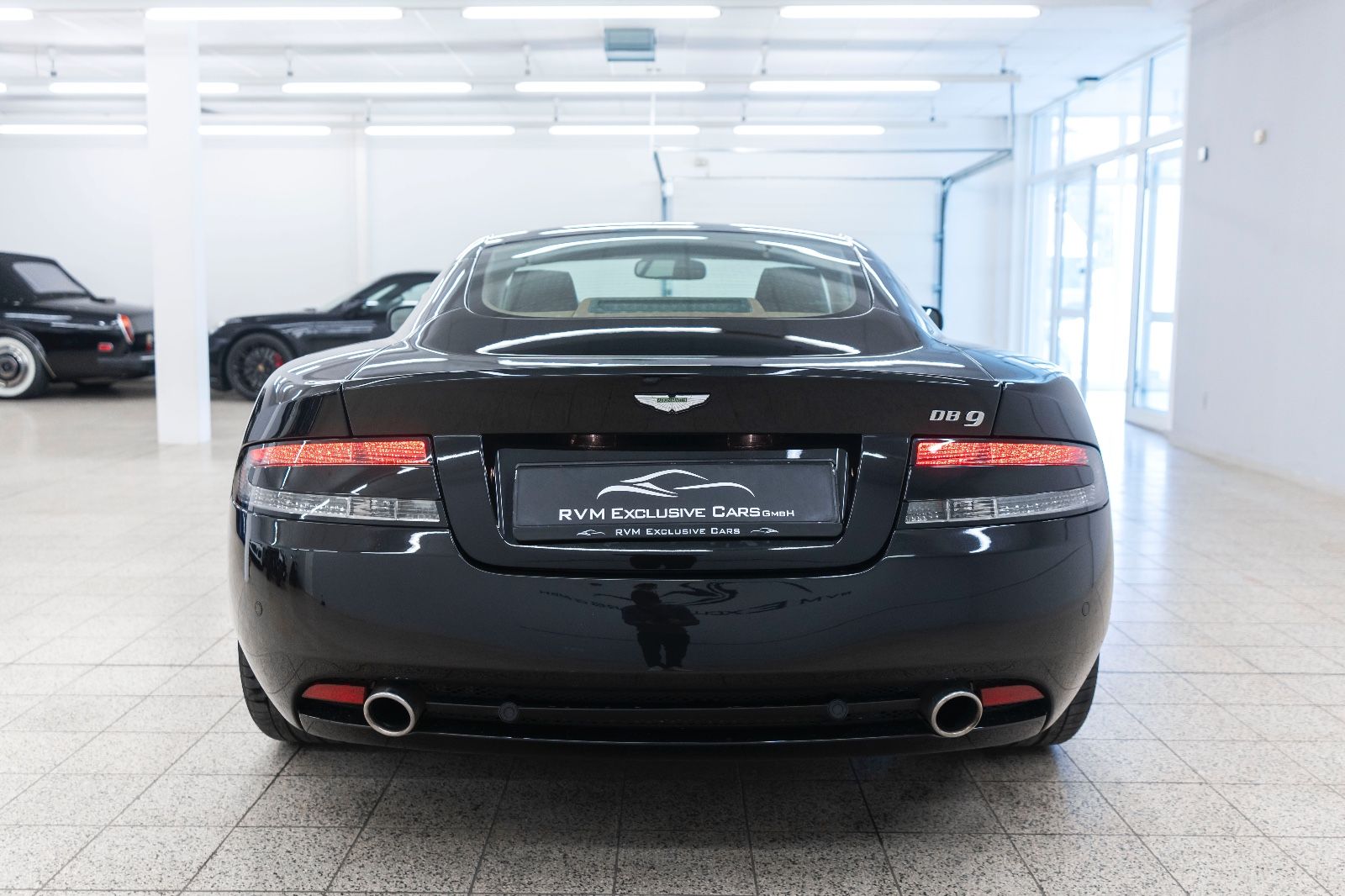 Fahrzeugabbildung Aston Martin DB9 Coupe Schalter 1/385 Sportpaket