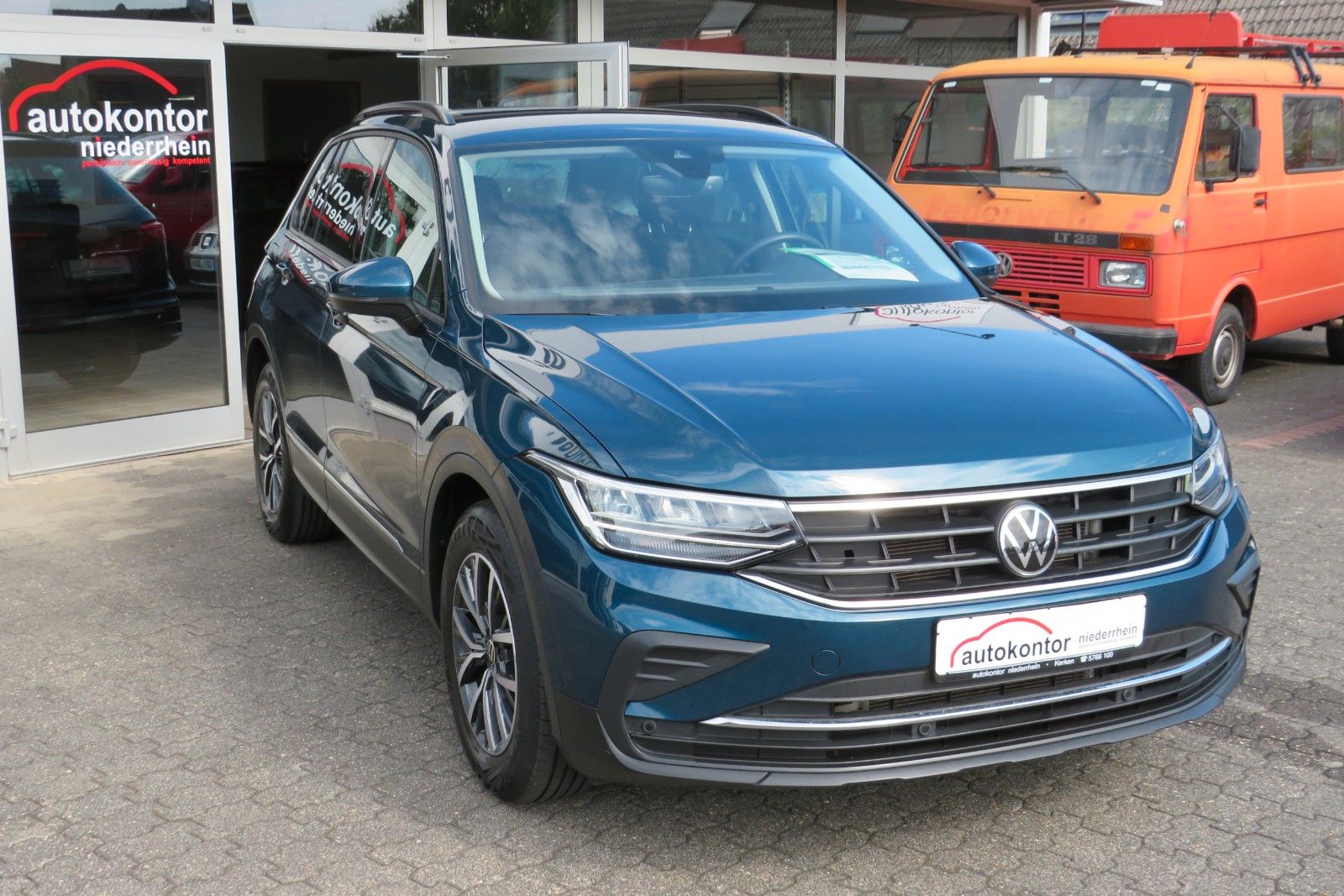 Fahrzeugabbildung Volkswagen Tiguan Life DSG AHK KAMERA ACC PDC SITZH. NAVI 1