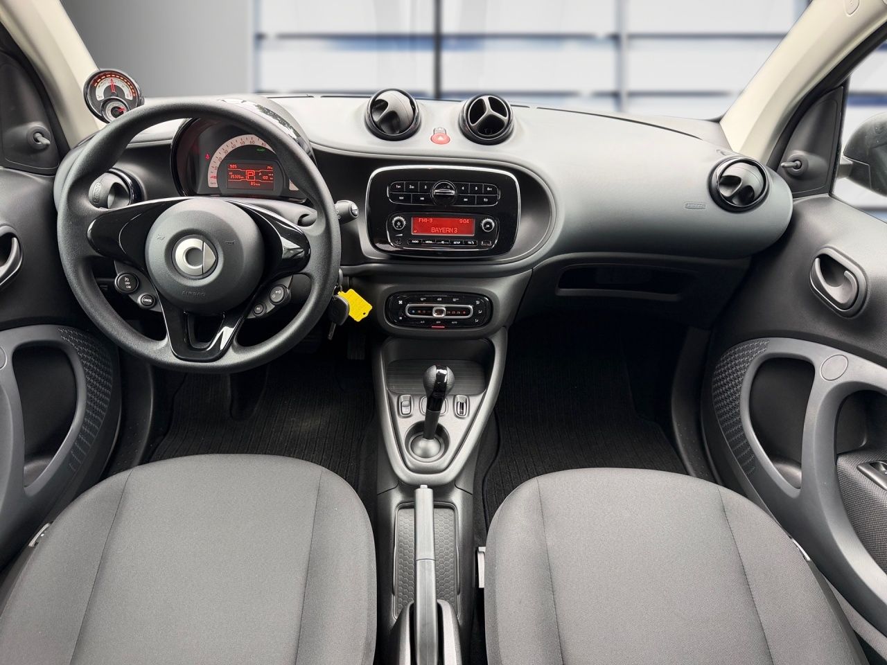 Fahrzeugabbildung Smart smart EQ fortwo 22KW+SITZHEIZ+KLIMAAUTO+DAB+USB