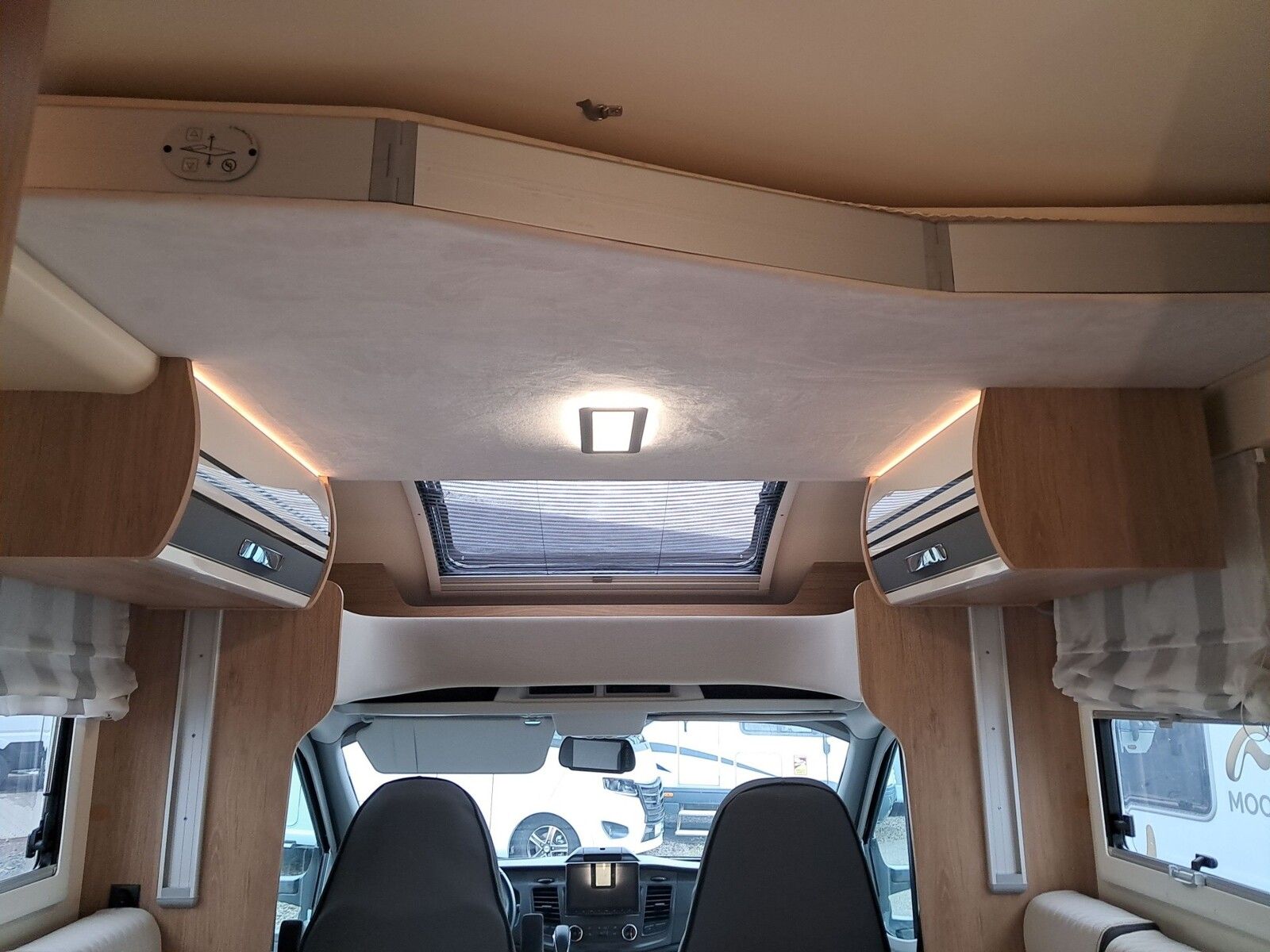 Fahrzeugabbildung Roller Team Kronos 287 TL TV,Solar,Dachlüfter,