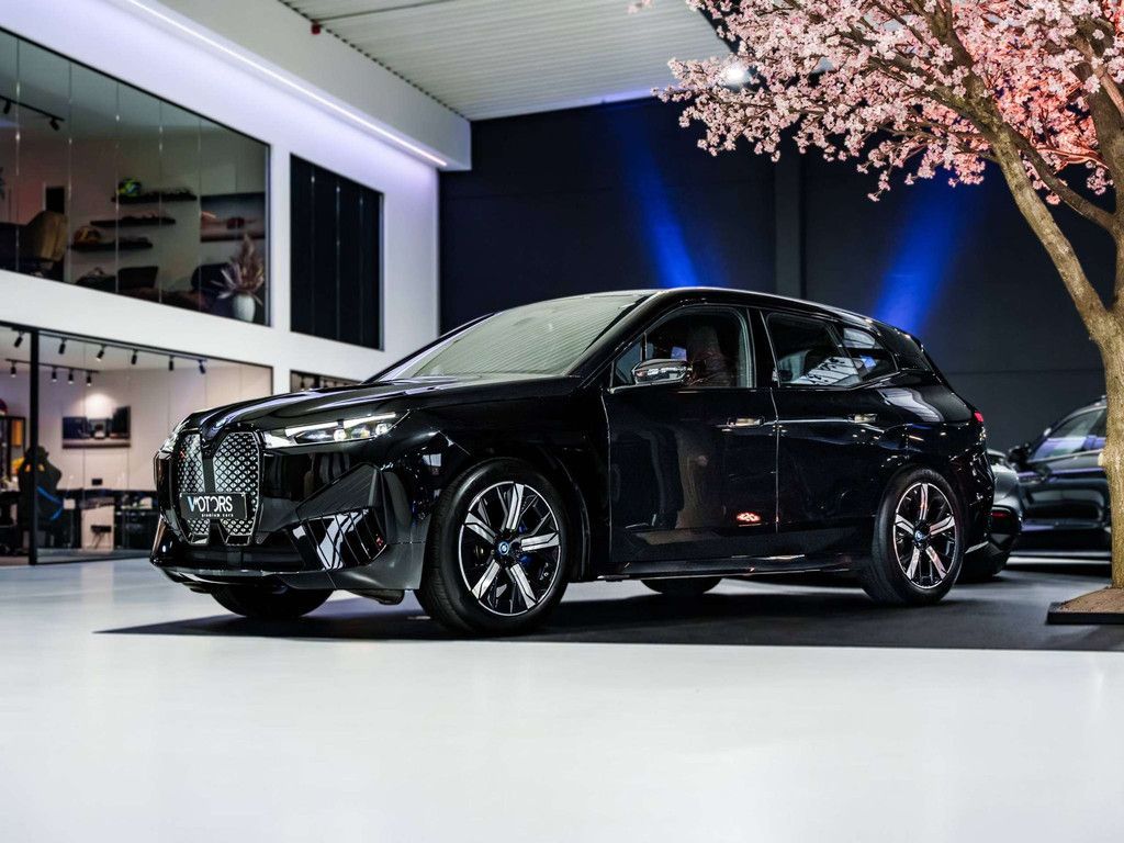 BMW iX xDrive40 - 21" - Driving Assist Pro - 360° - imagem 3
