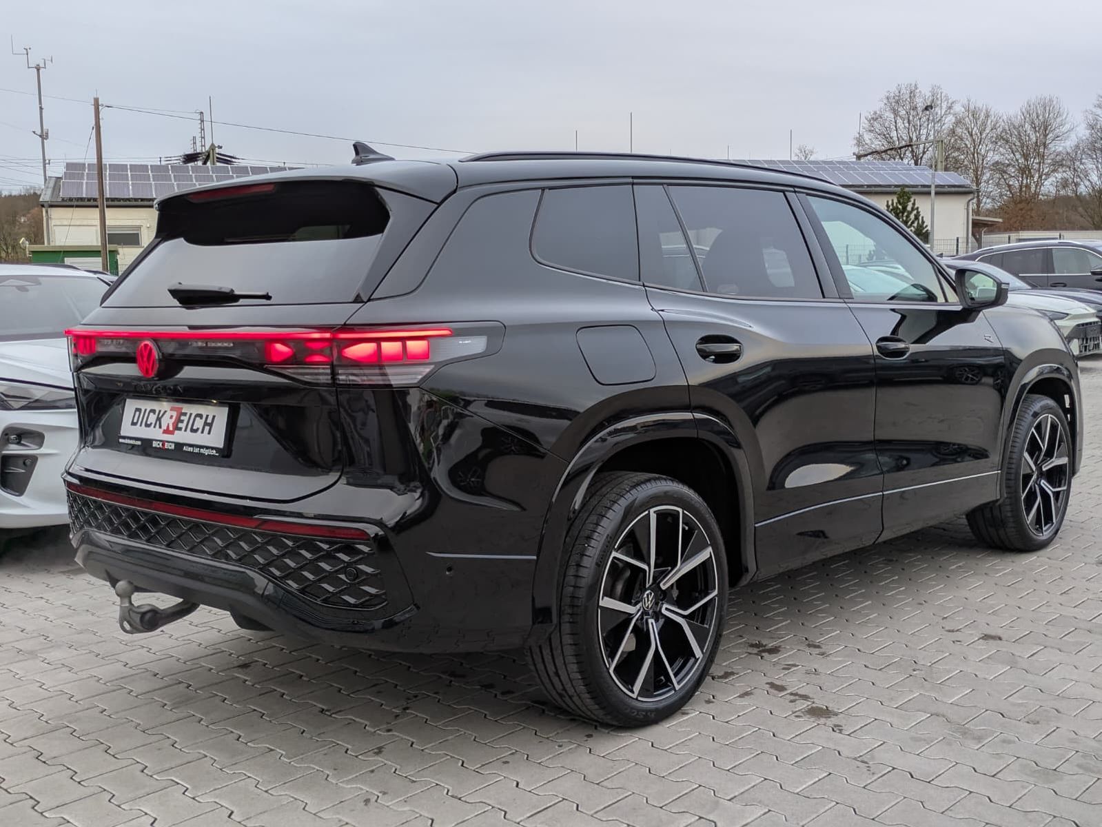 Fahrzeugabbildung Volkswagen Tayron 2.0 TDI 4M R-Line BLACK*7Si*MATRIX*PANO