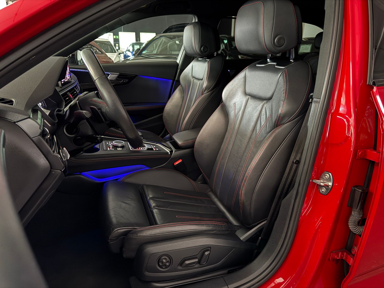 Fahrzeugabbildung Audi A4 2.0 TFSI G-TRON 3X S-LINE BLACK EDITION VOLL
