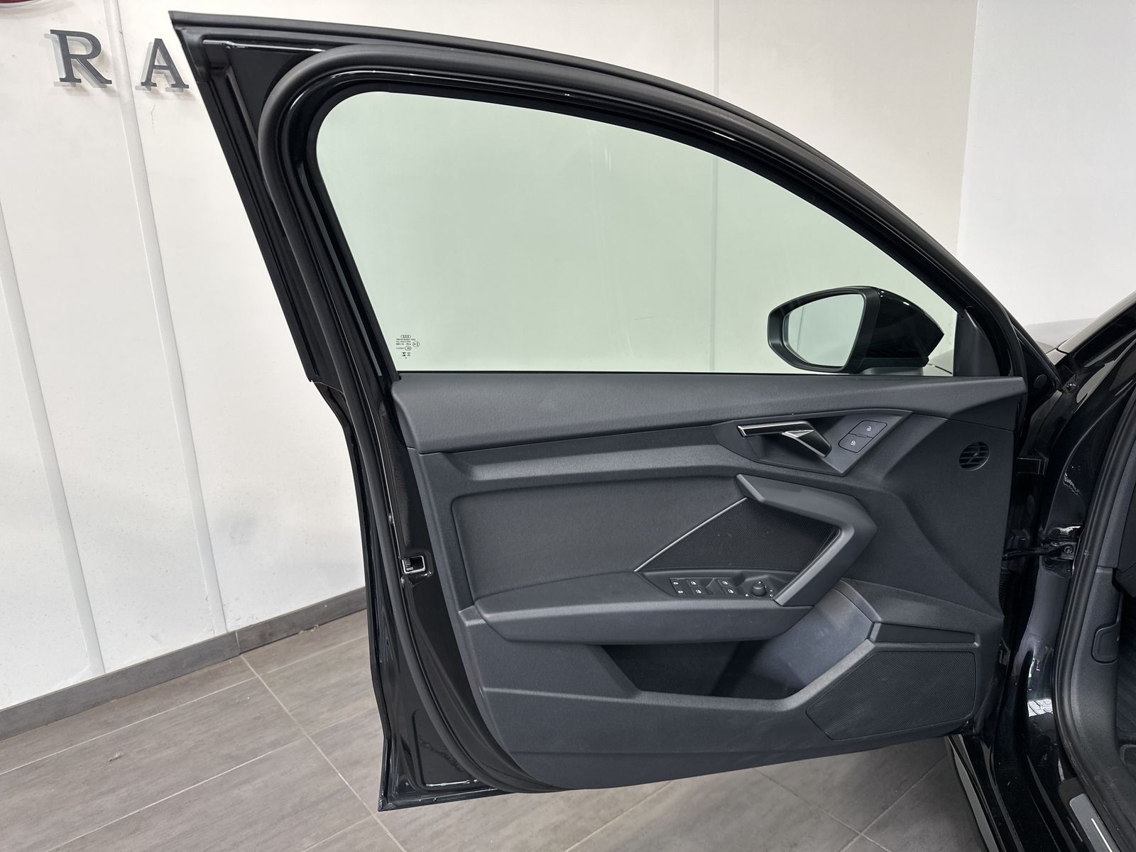 Fahrzeugabbildung Audi A3 SpB 35 TFSI S-Line Black NAV+LED+VCOCKPIT+SHZ