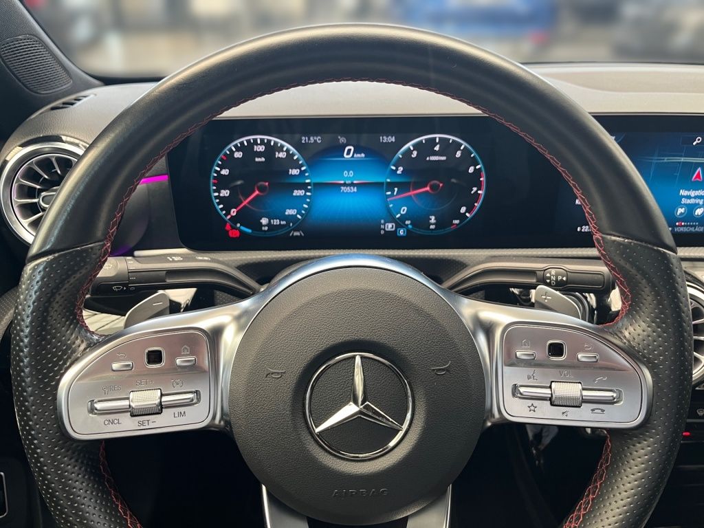Fahrzeugabbildung Mercedes-Benz A 250 AMG Night Navi LED Tempomat KeyLess Ambie.