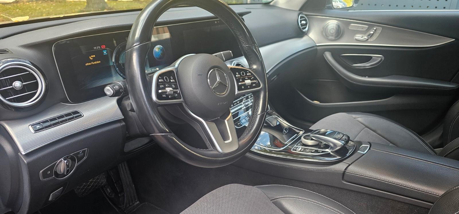 Mercedes-Benz E300 de BATTERIE-ZERTIFIKAT SEHR GUT, MASS.SITZ 