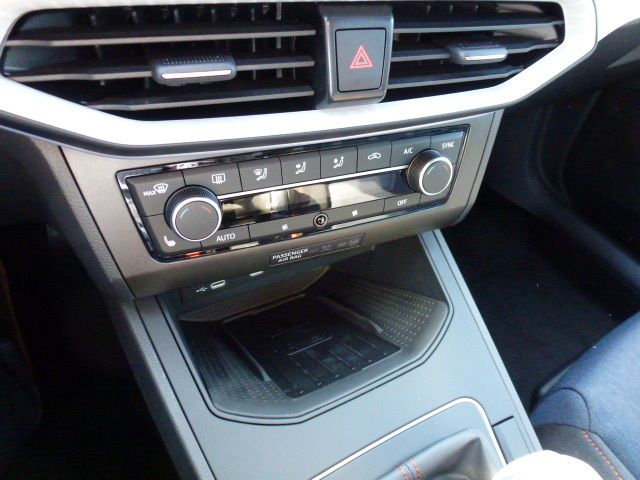 Fahrzeugabbildung SEAT Ibiza FR 1.0 TSI DSG + NAVI + SHZ