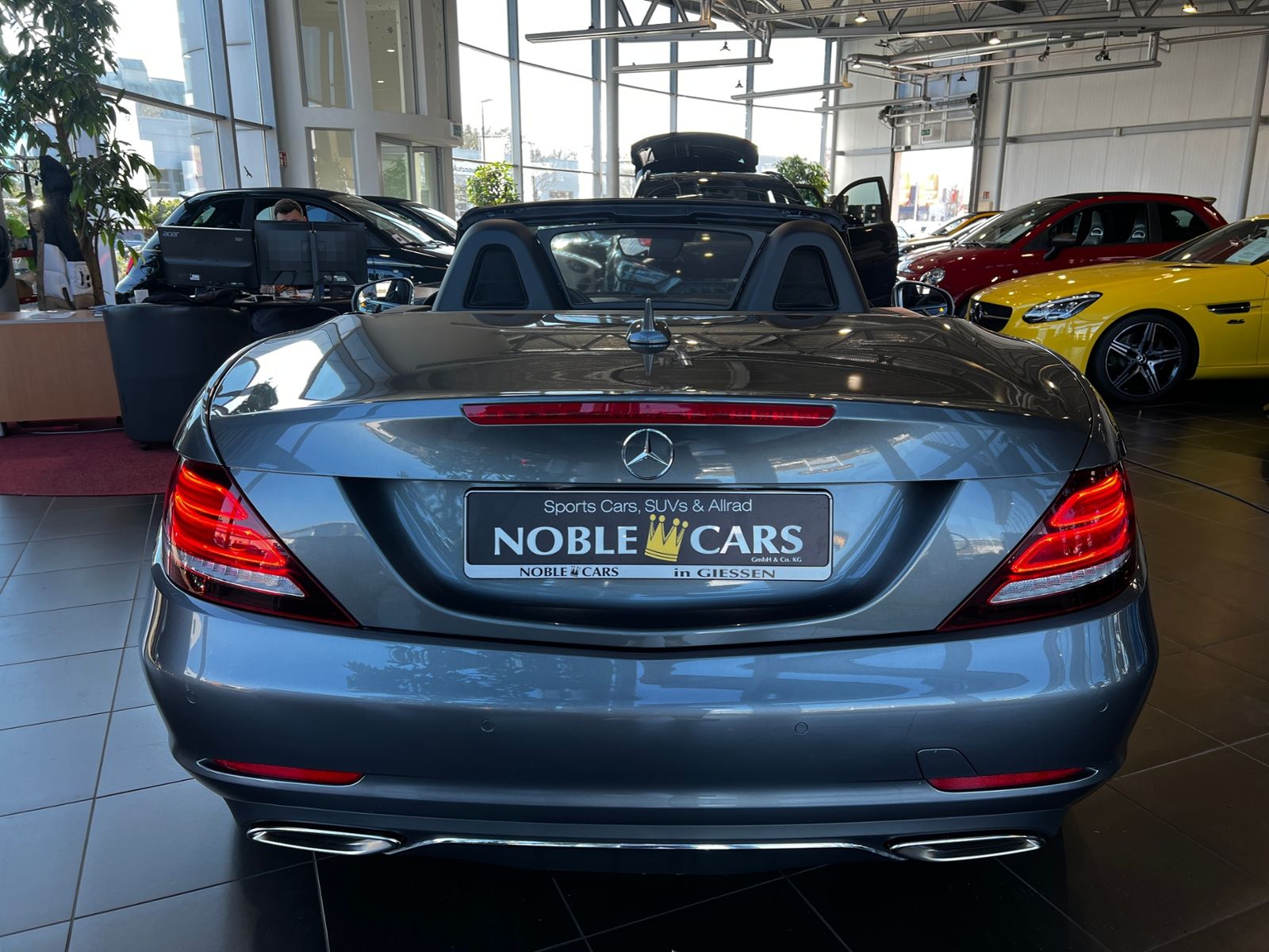 Fahrzeugabbildung Mercedes-Benz SLC 300 Memory AIRSCARF AHK LED