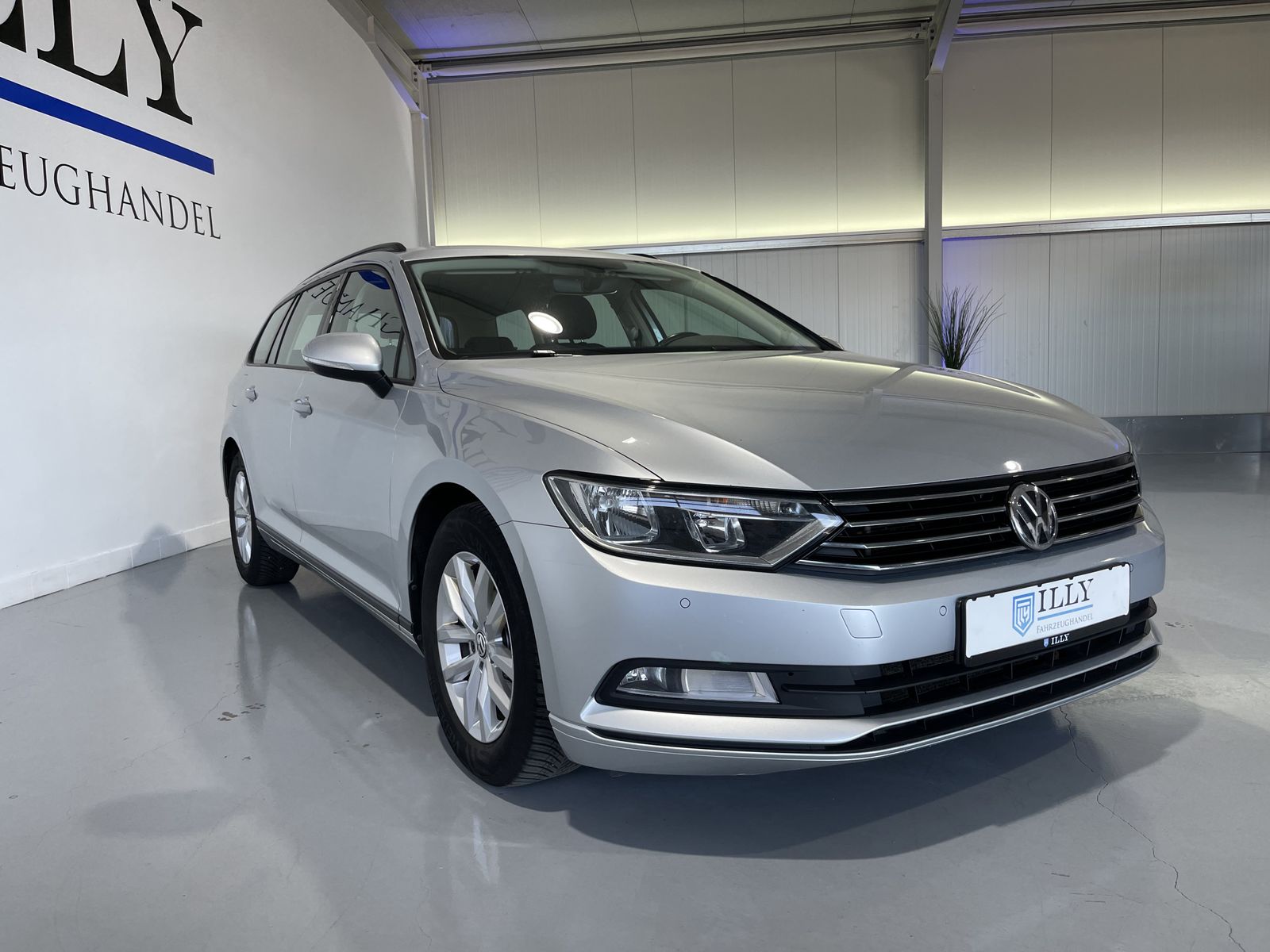 Fahrzeugabbildung Volkswagen Passat Variant 2.0 TDI Trendline*AHK*ACC*Navi*
