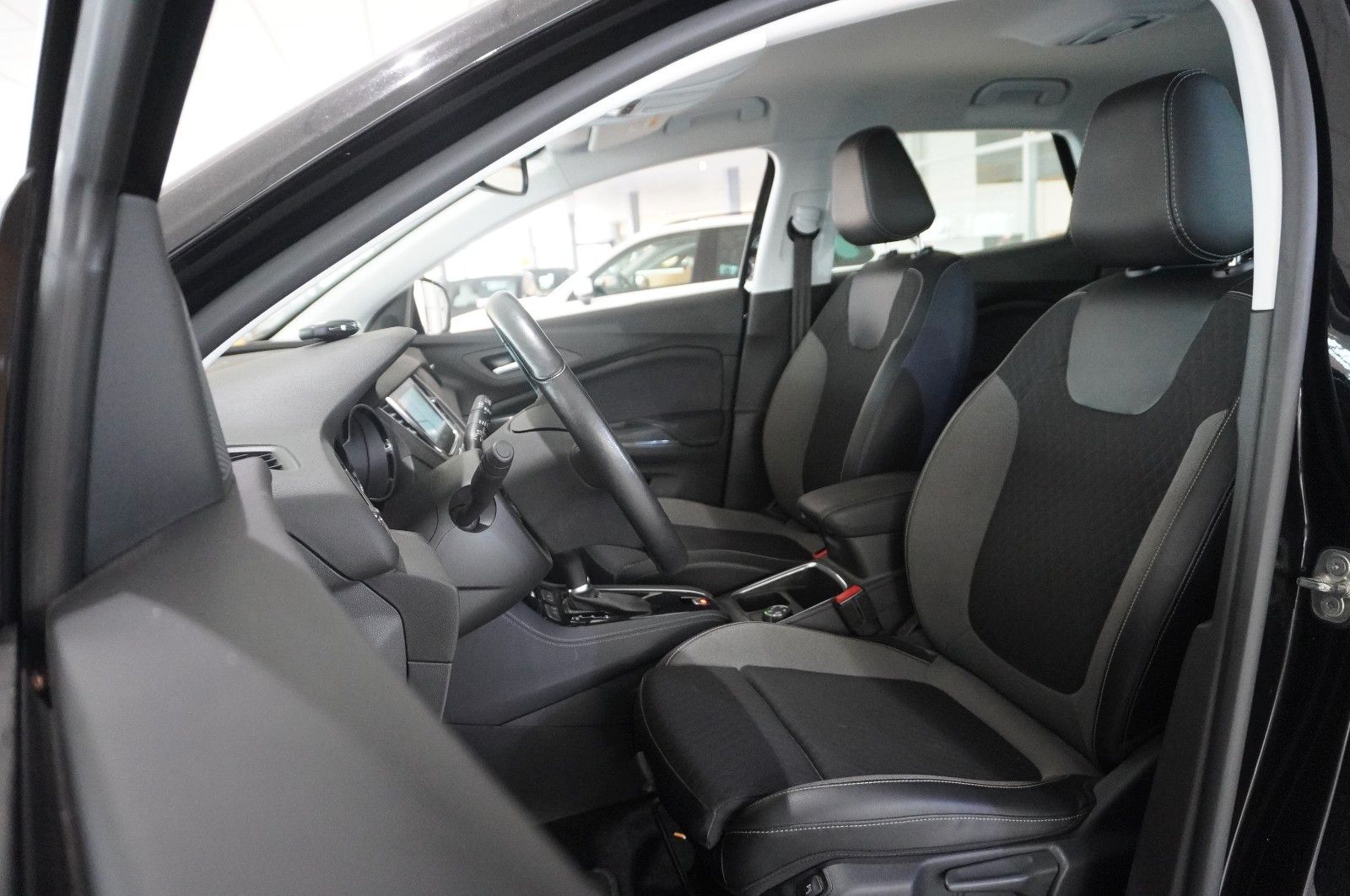 Fahrzeugabbildung Opel Grandland (X) 1.2T INNOV. NAVI/LED/KAMERA/SH/DAB