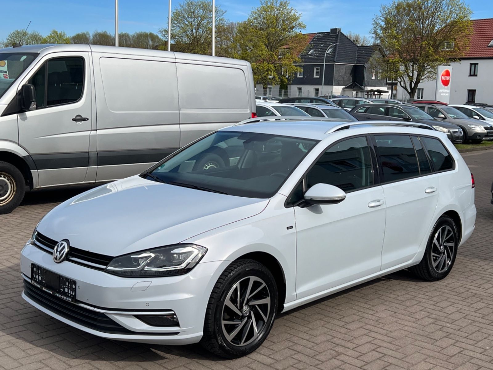 Volkswagen Golf - 1