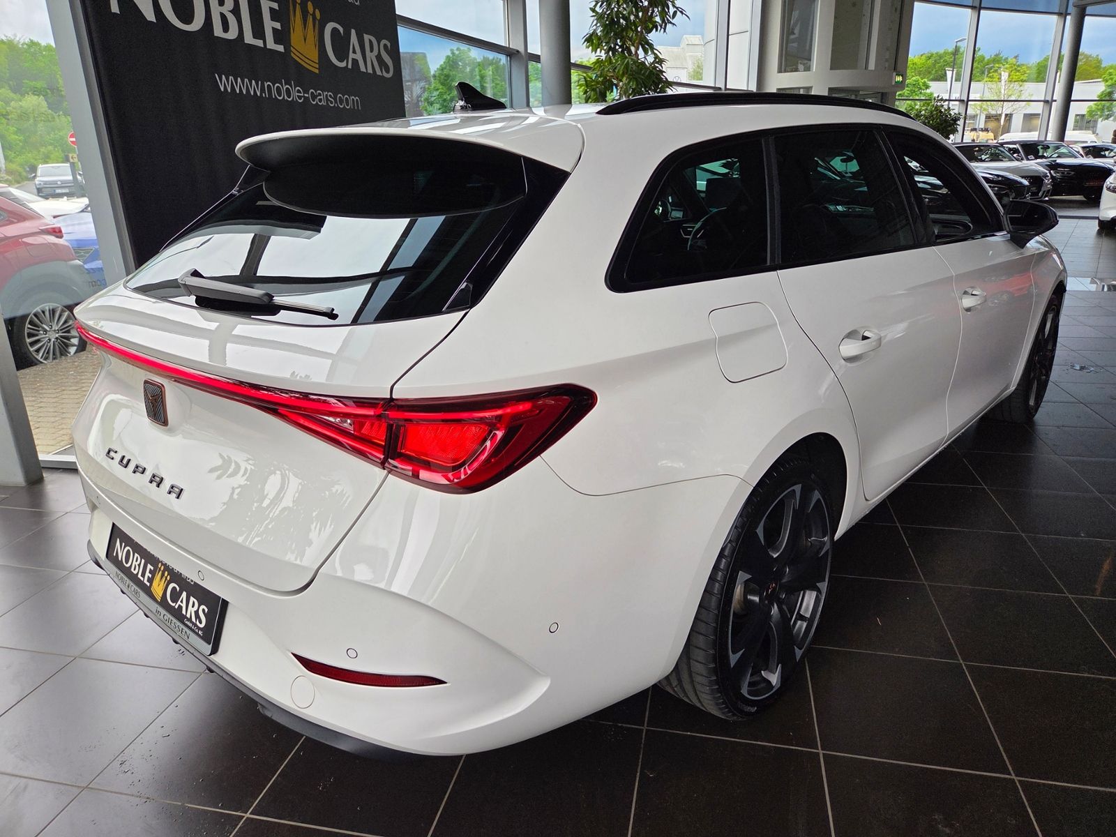 Fahrzeugabbildung CUPRA Leon Sportstourer VZ 1.4 e-Hybrid SHZ LED NAVI