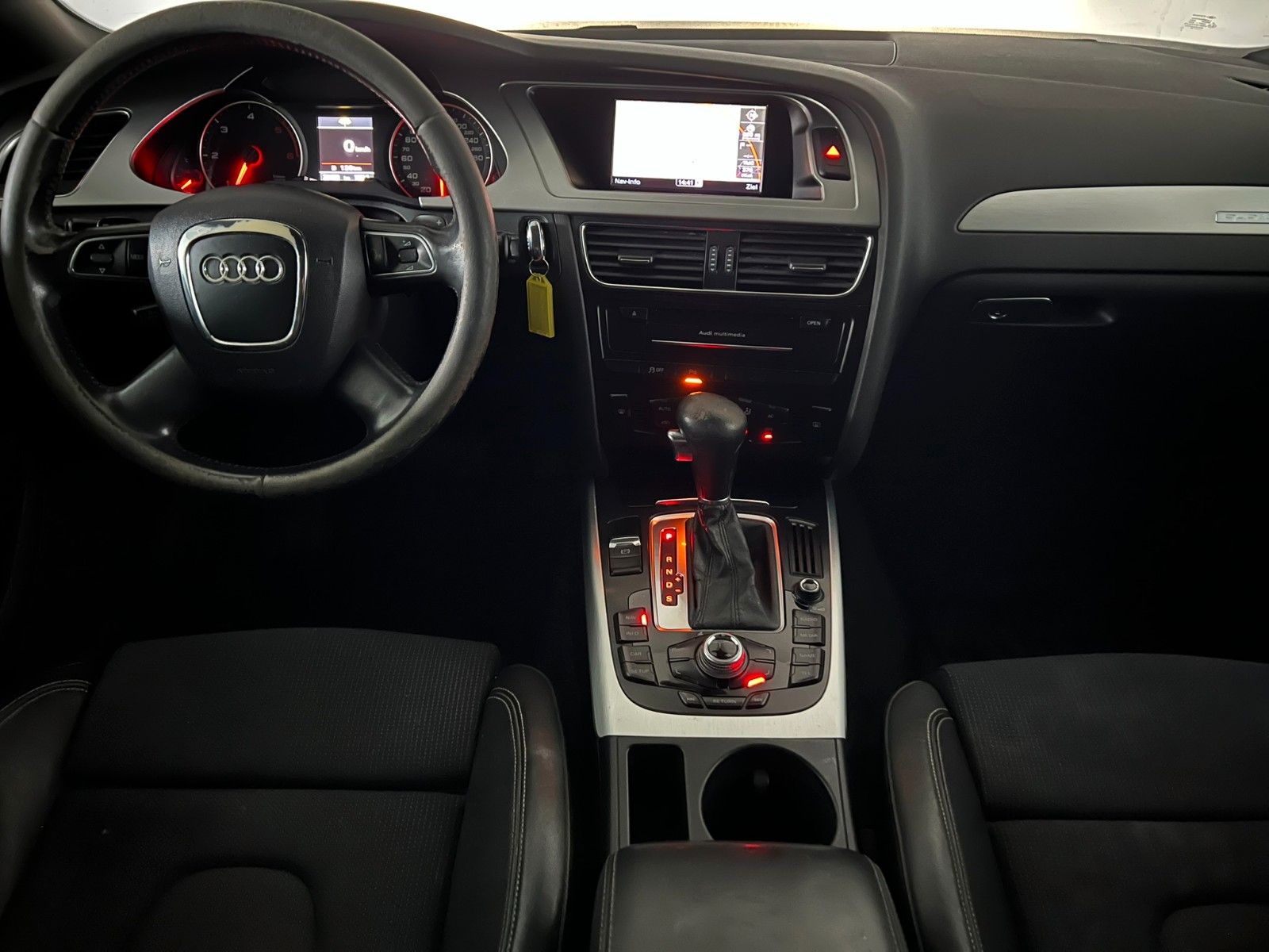 Fahrzeugabbildung Audi A4 Avant S line Sportpaket / plus Quattro