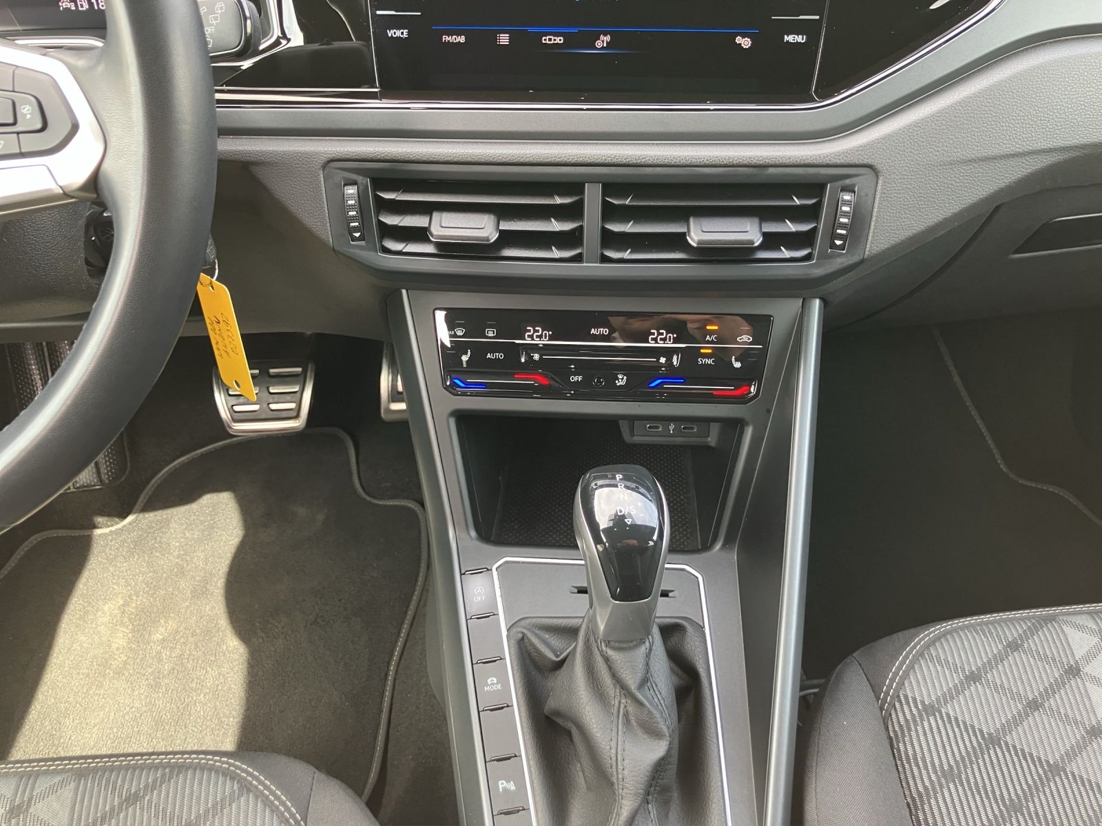 Fahrzeugabbildung Volkswagen Polo TSI R-line DSG Matrix AID RFK SH LM