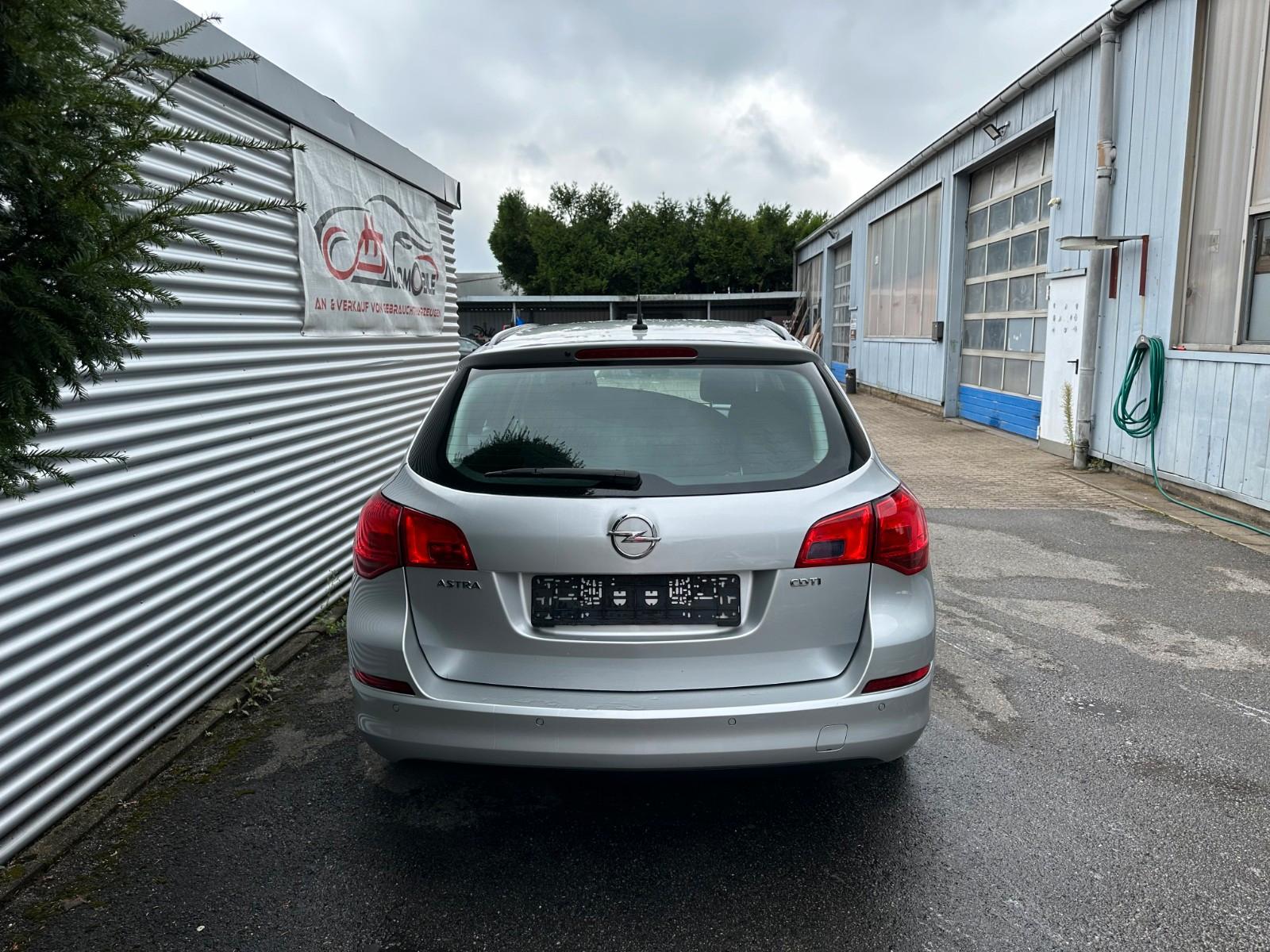 Opel Astra 2012 — photo 7