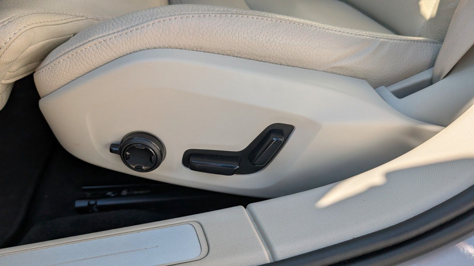 Fahrzeugabbildung Volvo V60 T8 Plug-in Hybrid | AHK | ACC | Kamera