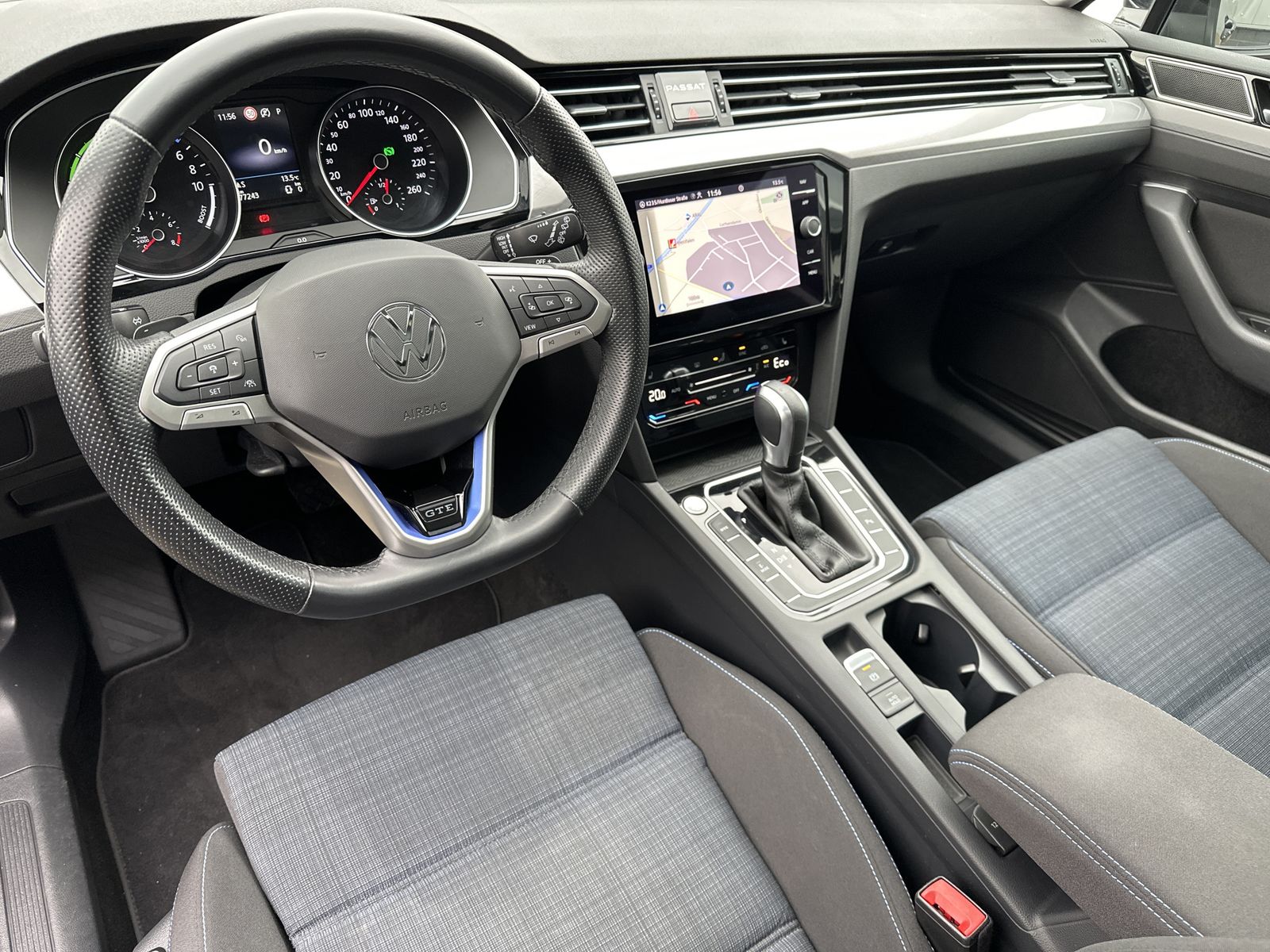 Fahrzeugabbildung Volkswagen Passat Variant 1.4 TSI DSG GTE NAV+LED+PANO+ACC