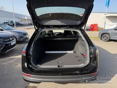 VW Passat Business 2.0 l TDI DSG Bluetooth Navi LED