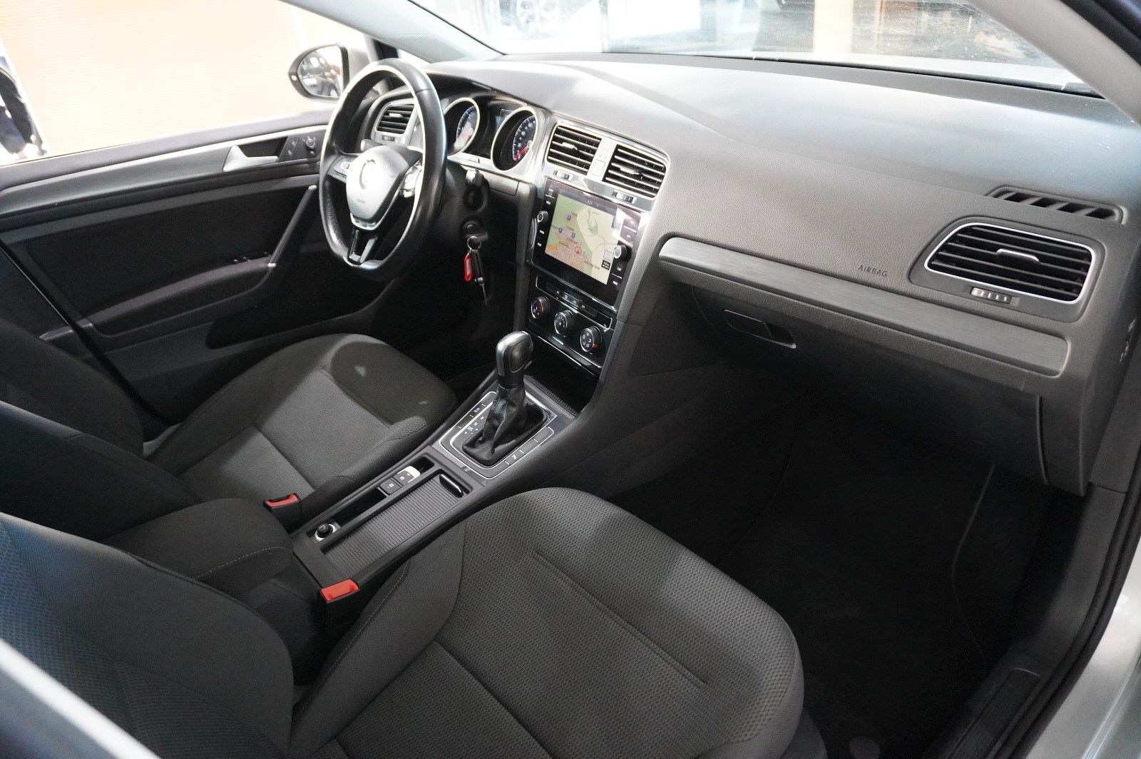 Fahrzeugabbildung Volkswagen Golf VII Lim. 2.0 TDI COMFORTL. DSG NAVI/LED/ACC