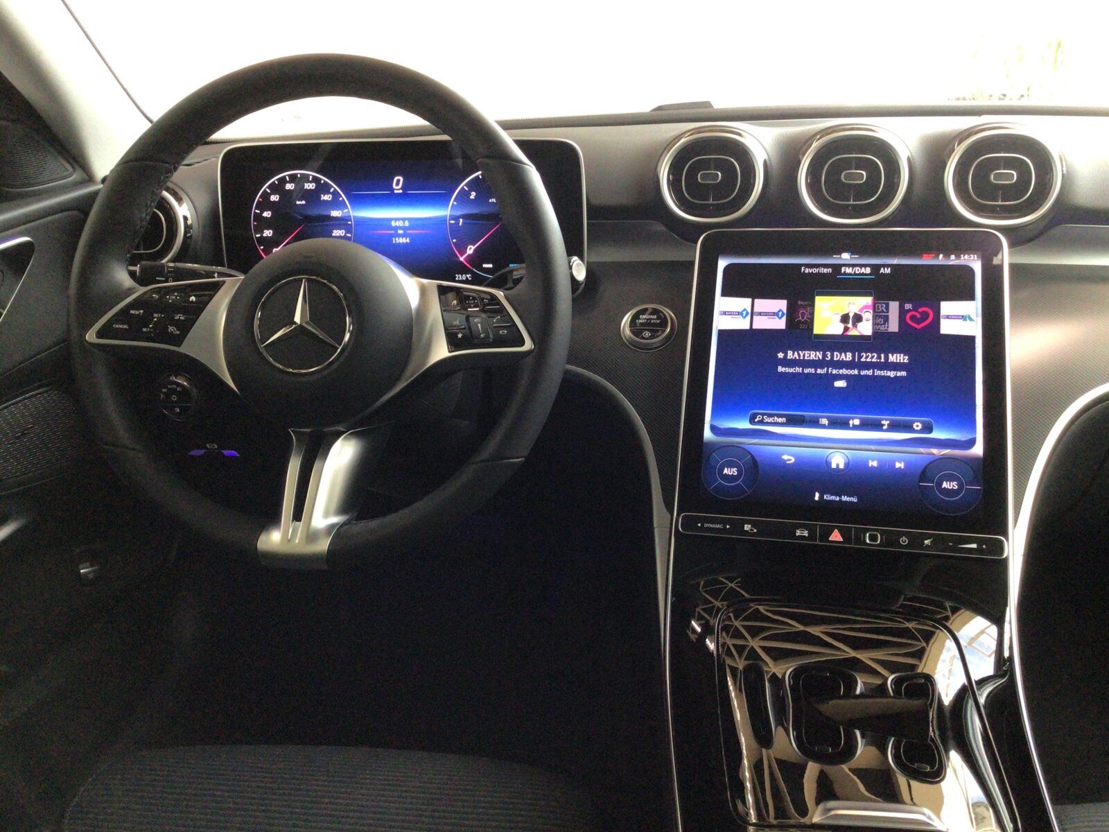 Mercedes-Benz C 220 d AVANTGARDE Advanced Totw MBUX CAR PLAY foto 7