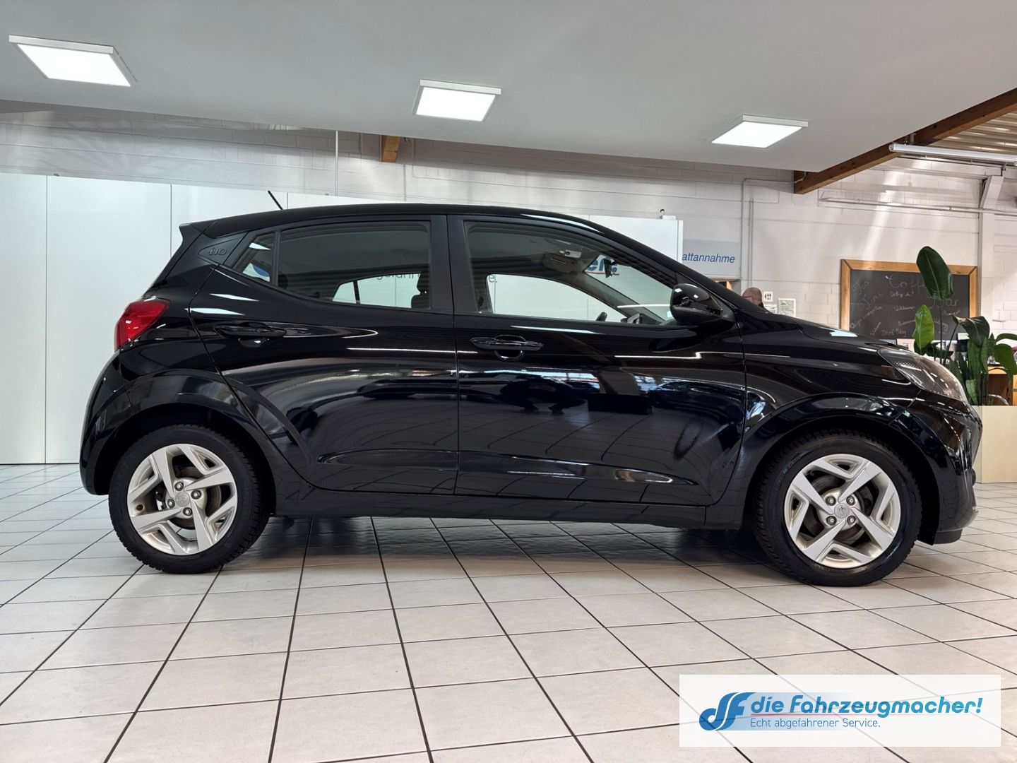Fahrzeugabbildung Hyundai i10 Trend Navi Apple CarPlay Android Auto Musiks