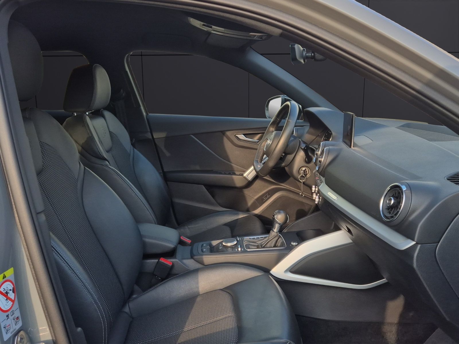 Fahrzeugabbildung Audi Q2 40 TFSI quattro sport S-line LED Navi GRA RFK