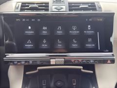 Fahrzeugabbildung DS Automobiles DS 7 BlueHDI 130 EAT8 Étoile Opera Hellgrau