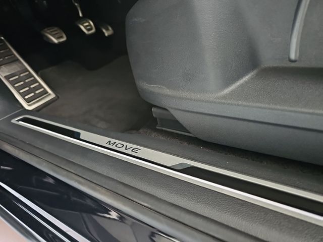 Fahrzeugabbildung Volkswagen Tiguan 1.5 TSI 6-Gang MOVE AHK NAVI MATRIX 360°