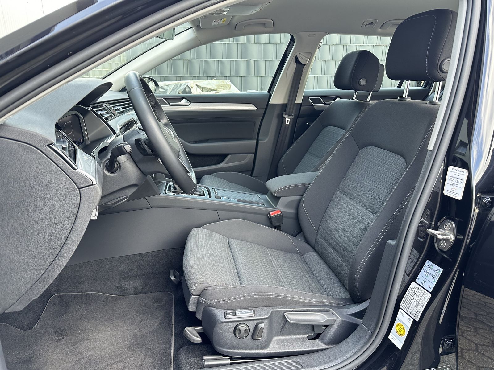 Fahrzeugabbildung Volkswagen Passat Variant 2.0 TDI DSG Business NAV+LED+ACC