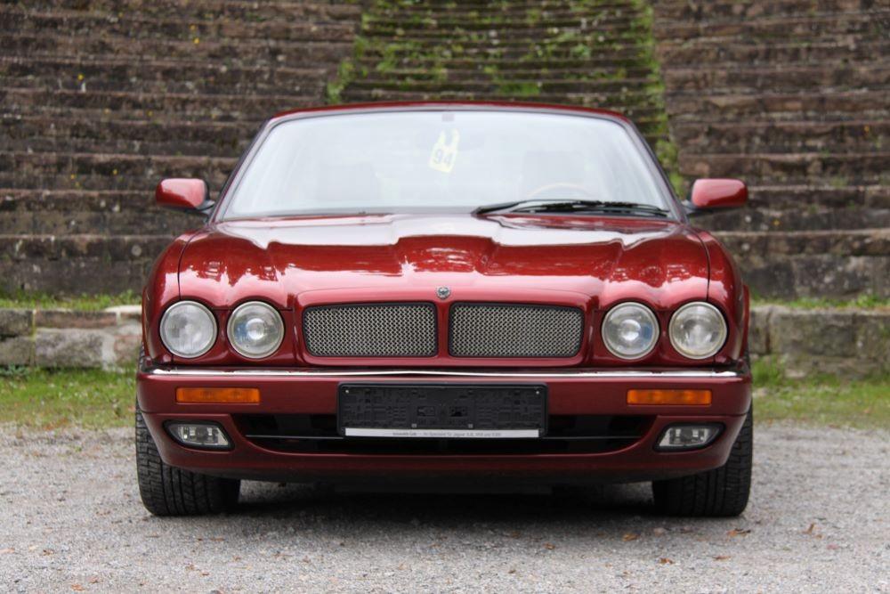 Jaguar XJR