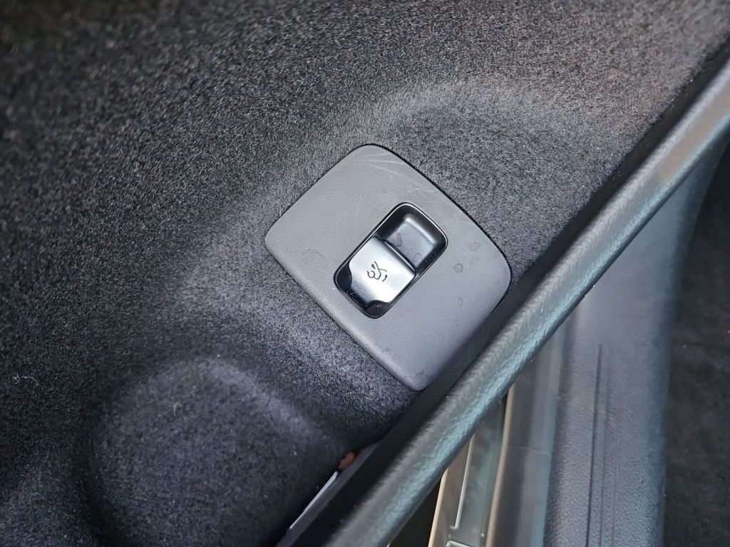 Fahrzeugabbildung Mercedes-Benz E 200 Limousine Avantg. Distronic+ Navi LED SHZ