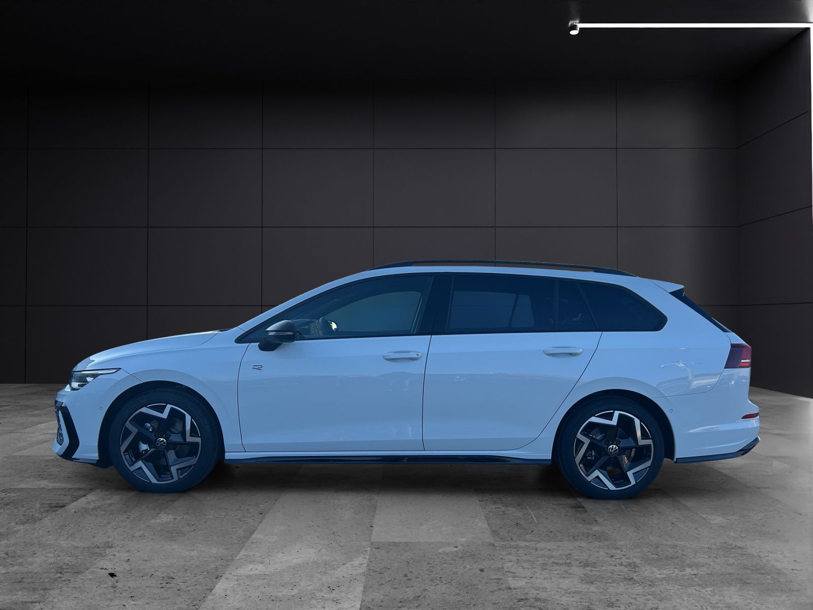 Fahrzeugabbildung Volkswagen Golf VIII Variant R-Line eTSI DSG LED+ ACC AHK S