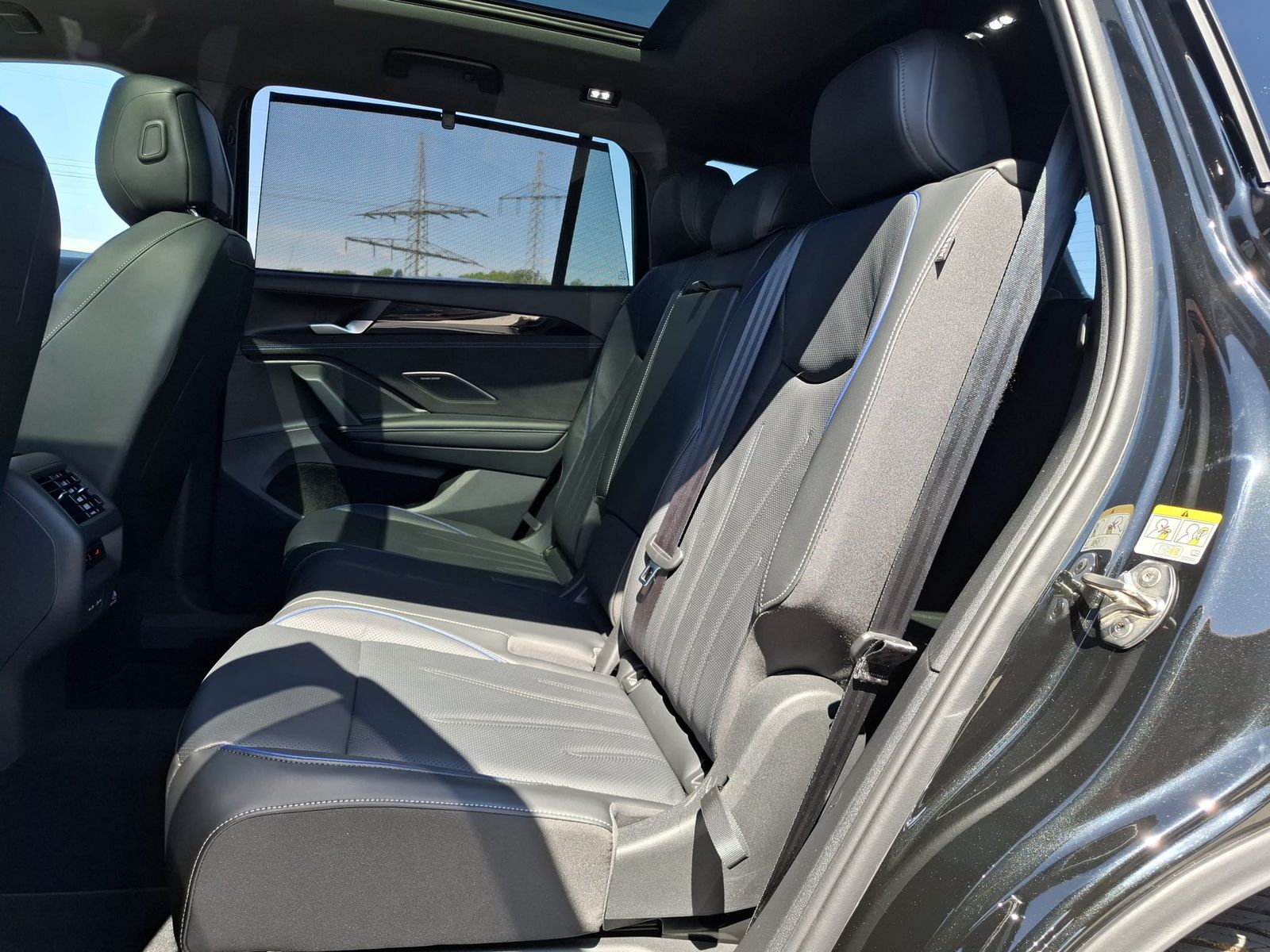 Fahrzeugabbildung Volkswagen Tayron 2.0 TDI 4M R-Line 7S*LEDER*PANO*HUD*AHK