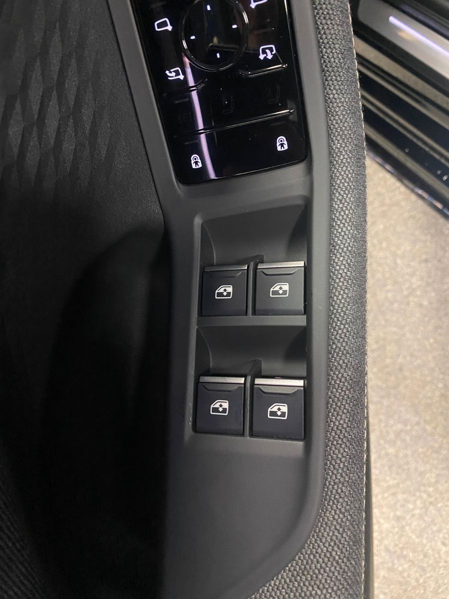 Fahrzeugabbildung Audi A5 B10 TDI S tronic Avant+S-Line+MATRIX+NAVI+19"
