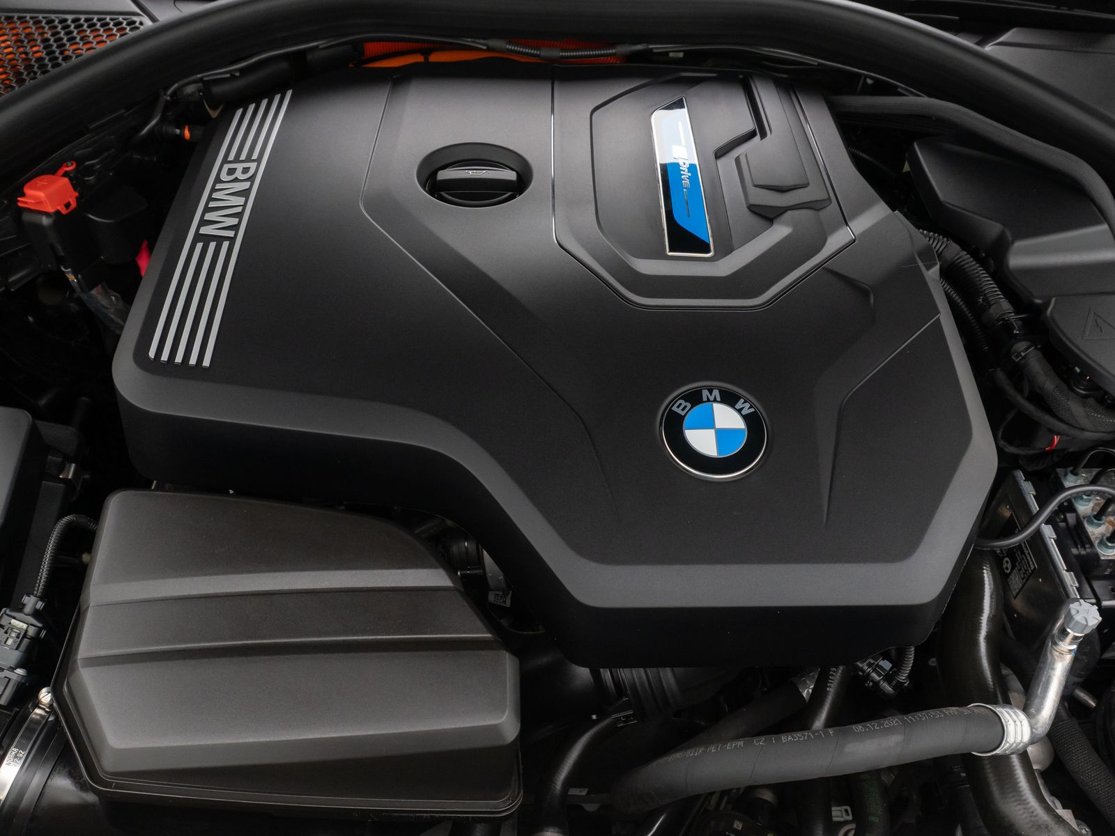 Fahrzeugabbildung BMW 330e Sport Line 360°Alarm HUD DAB HiFi Fernlicht