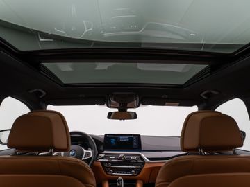 Fahrzeugabbildung BMW 530e M Sport Panorama360°Laser HUD DAB HiFi AHK
