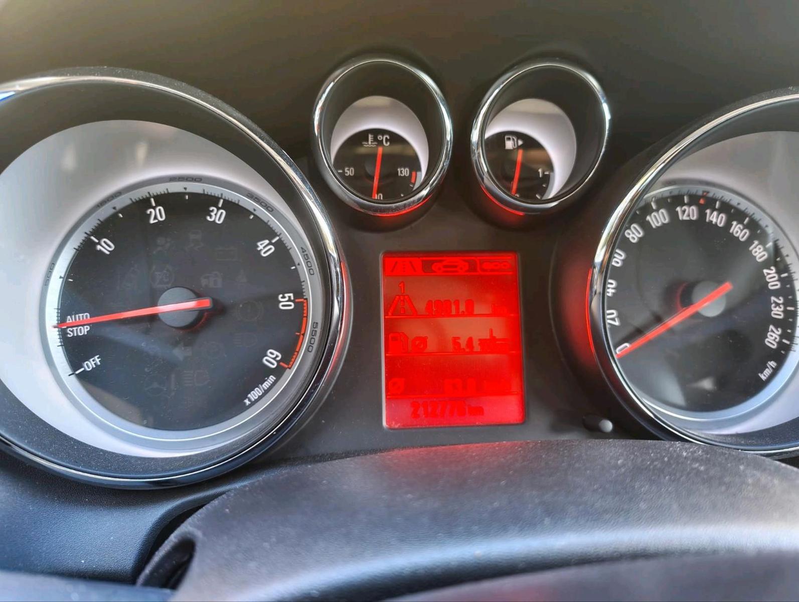 Opel Astra 2014 — interior