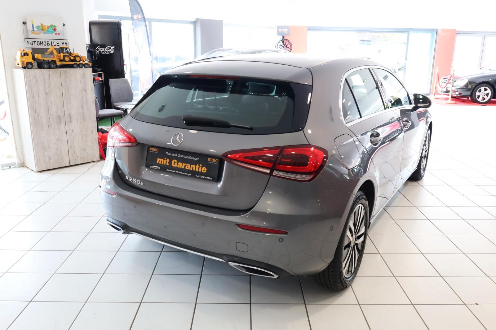 Mercedes-Benz A 250e Sportpaket,LED,Navi,MBUX,Temp,PDC,SHA,F1