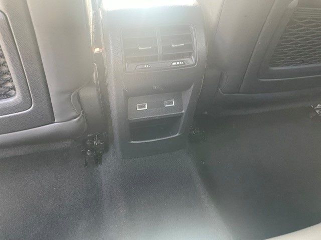 Fahrzeugabbildung Peugeot 408 GT PlugInHybrid 225 AT+Navigationssystem+Sou