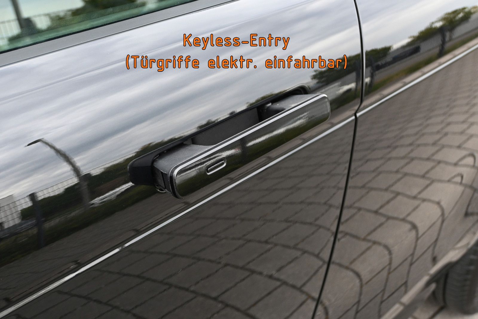 Fahrzeugabbildung Land Rover Range Rover Evoque D200 R-DYNAMIC SE AWD °BLACK°
