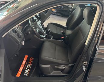 Volkswagen Tiguan - 11