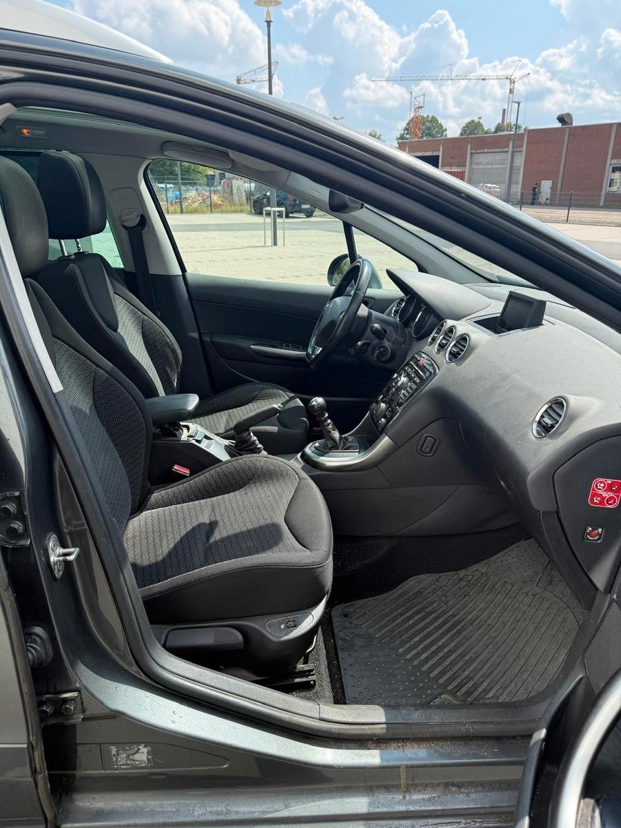 Peugeot 308 2013 — photo 10